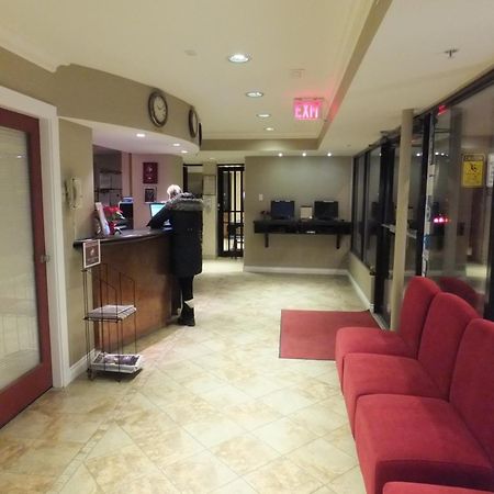 North Vancouver Hotel Экстерьер фото