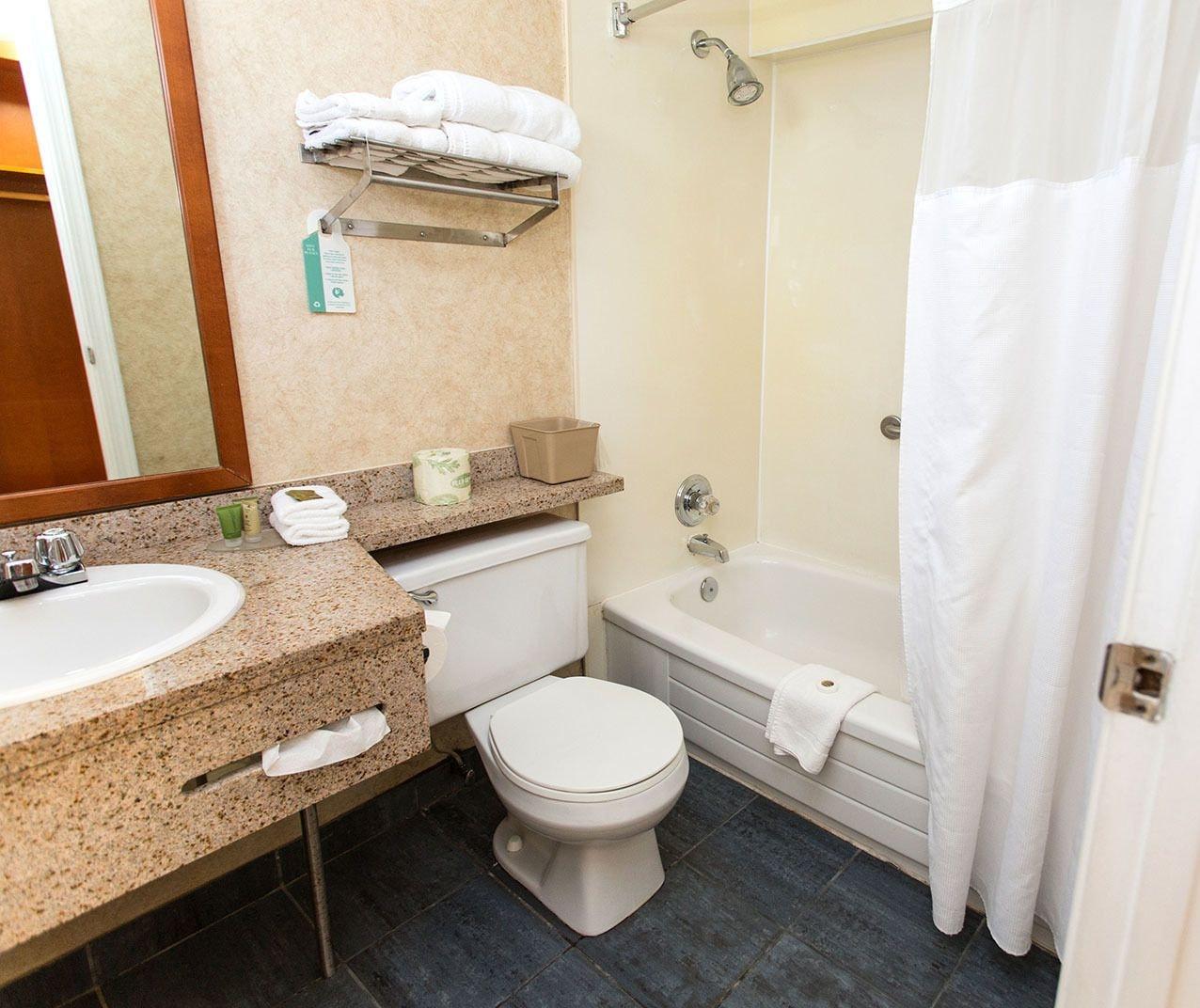 North Vancouver Hotel Экстерьер фото